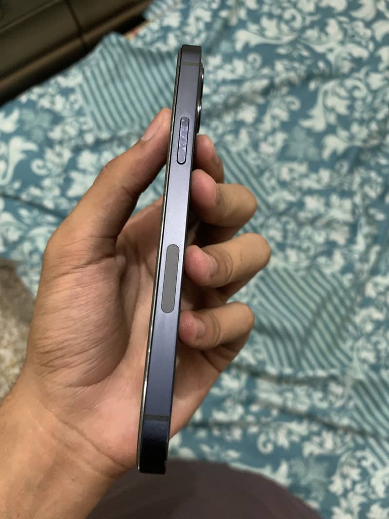 iPhone 12 4