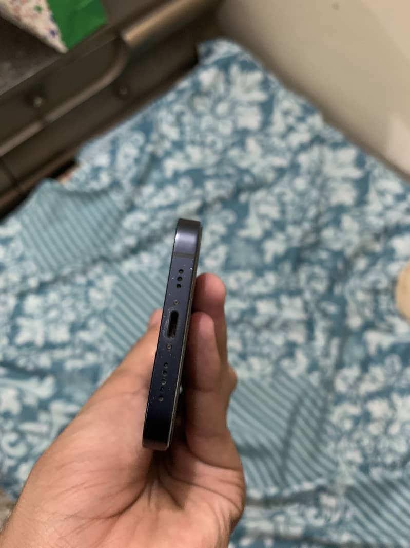 iPhone 12 6