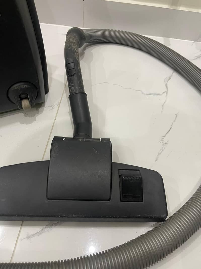 Vacuum cleaner 1