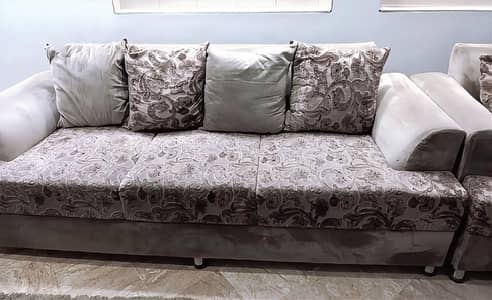 Modern 6-Seater Sofa Set in Excellent Condition (3+2+1)