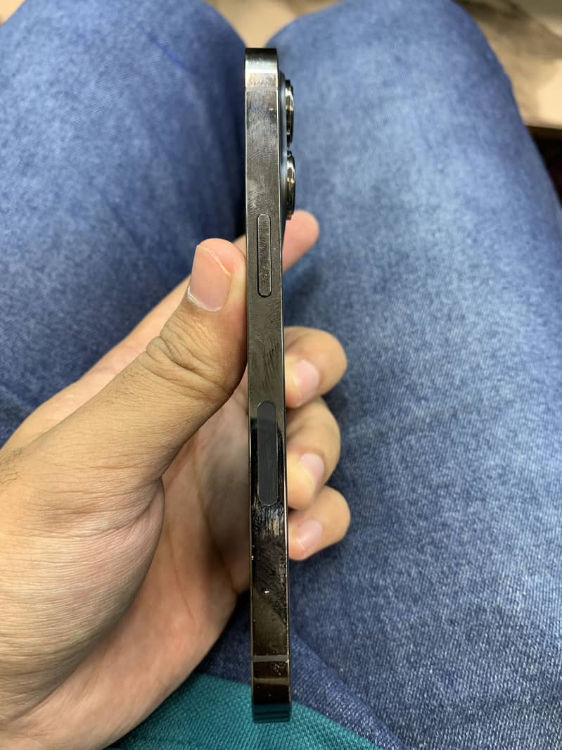 Apple iPhone 13 Pro 2
