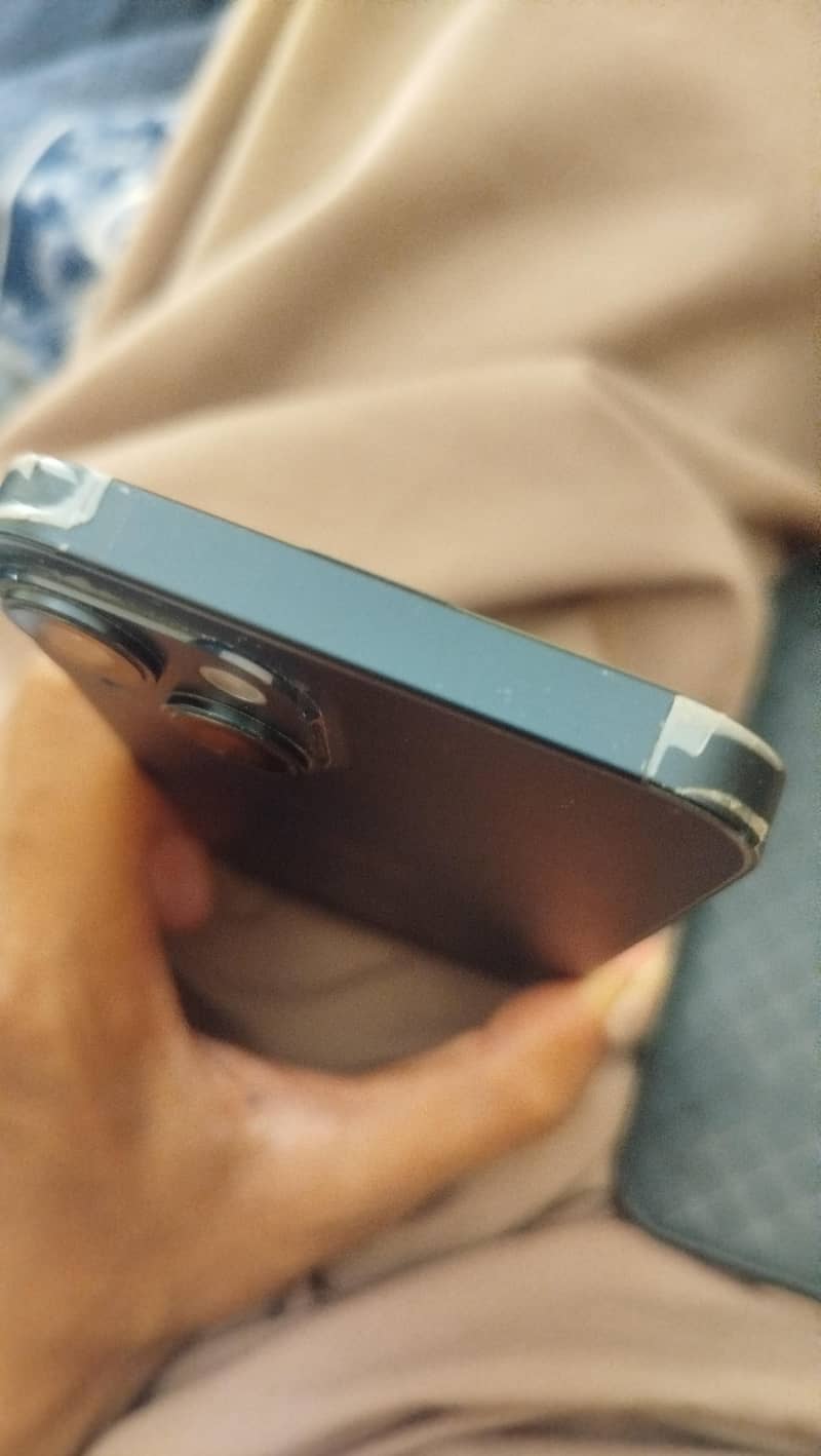 Apple iPhone 14 3