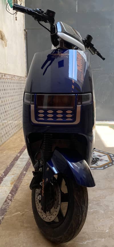 super star ev Scooty
