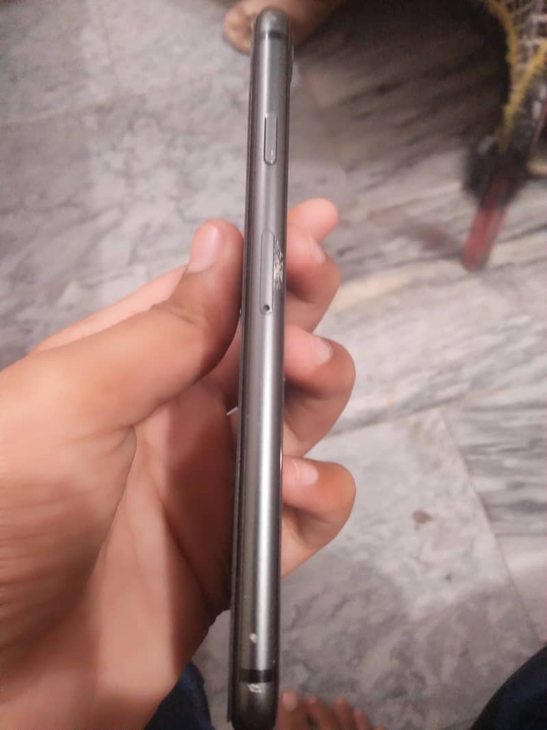 Apple iPhone 8 1