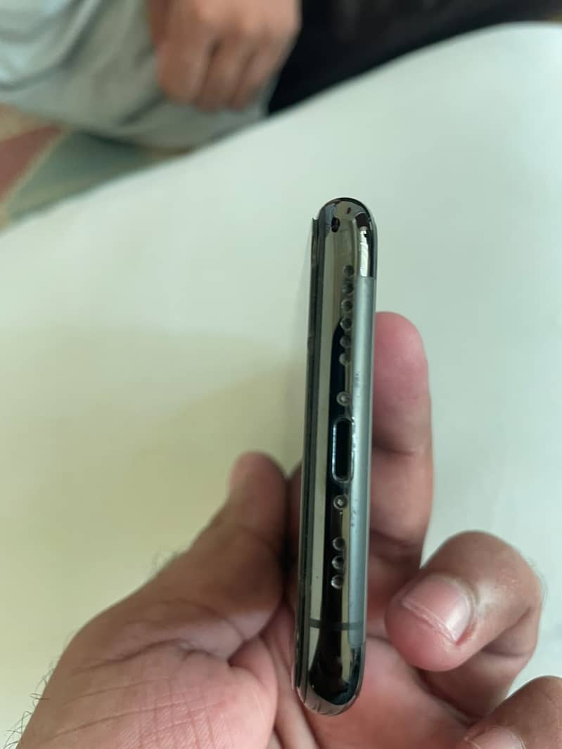 Apple iPhone 11 Pro 6