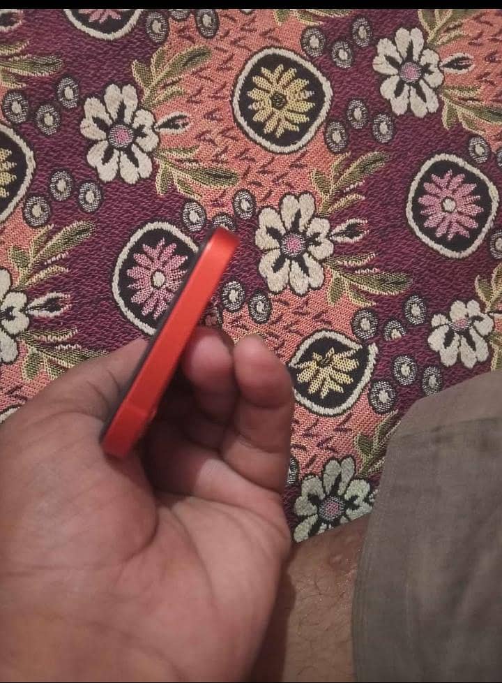 Apple iPhone 12 4
