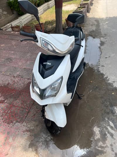 Metro EV scooty