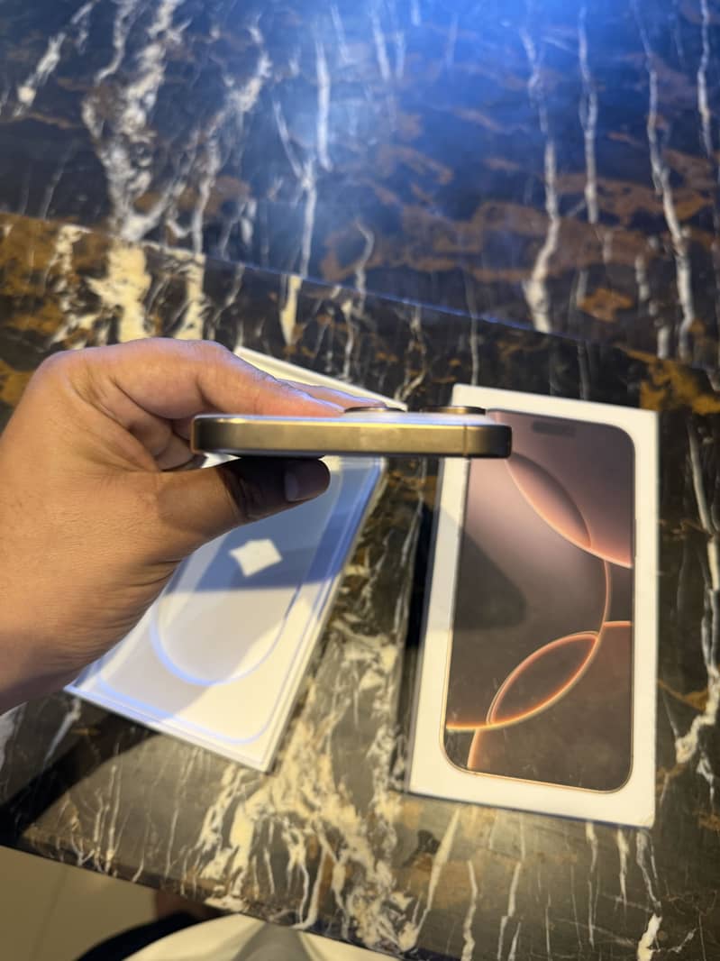 Iphone 16 pro max 4