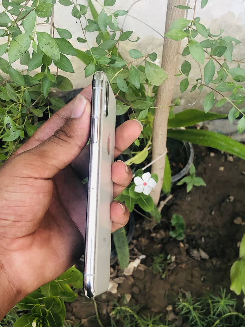 Apple iPhone X 3
