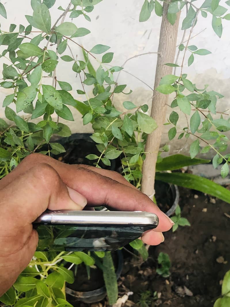 Apple iPhone X 4