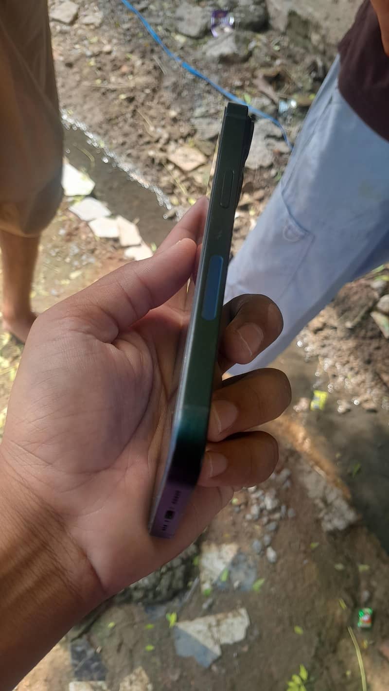 Apple iPhone 14 4
