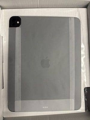 APPLE IPAD PRO M4 13” - NO ISSUES IN WORKING 100% - SELLING CHEAP
