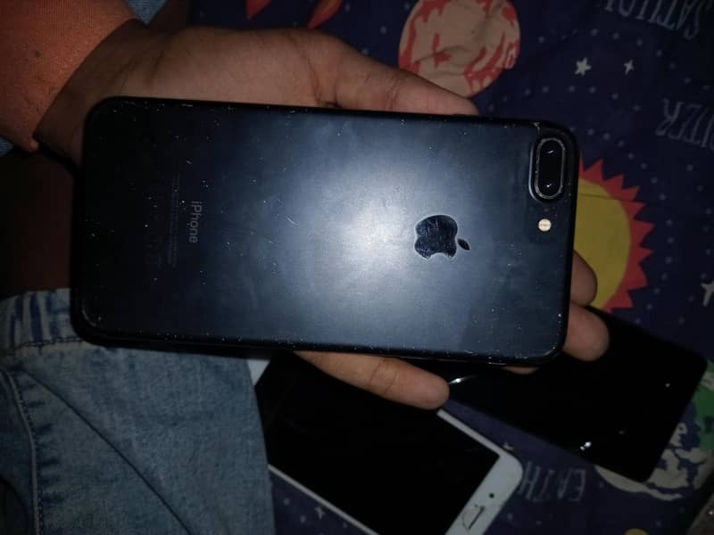 Apple iPhone 7 Plus 0