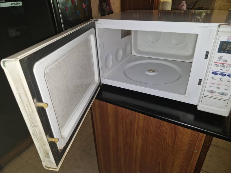 Dawlance Microwave 2
