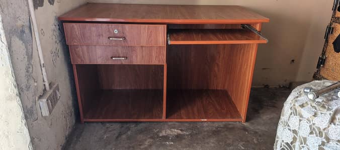 Computer and home appliances table