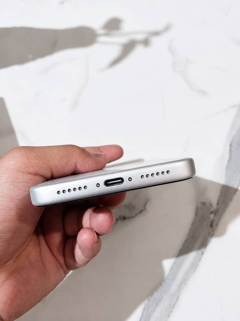 Apple iPhone 17 Pro Max 4