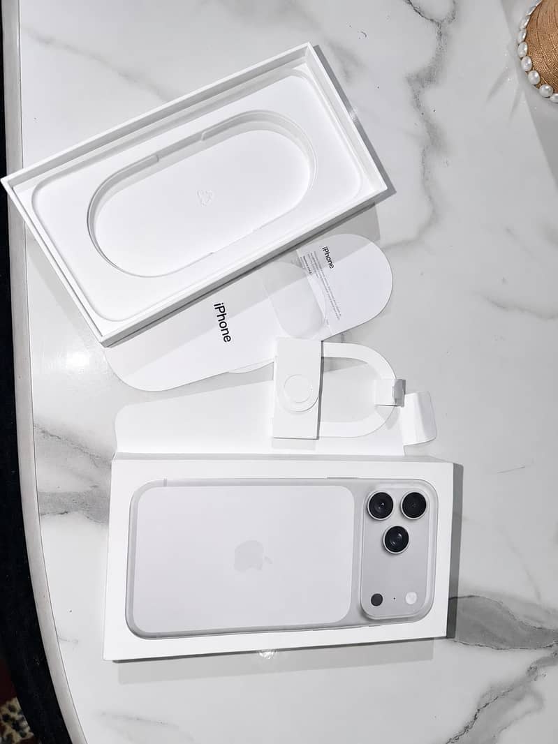 Apple iPhone 17 Pro Max 6