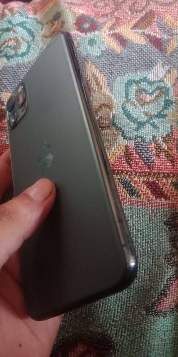 Apple iPhone 11 Pro Max 1