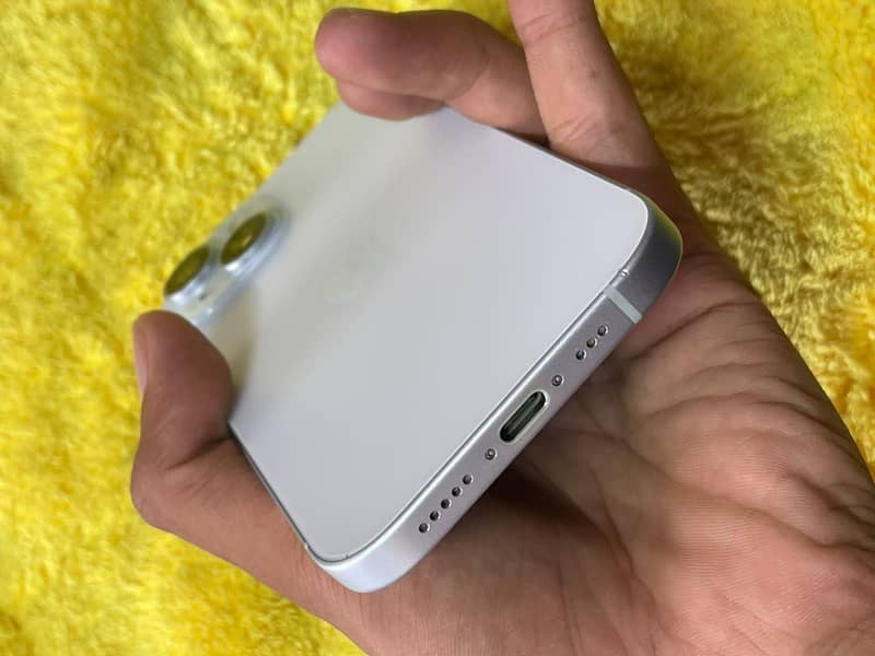 Apple iPhone 15 4