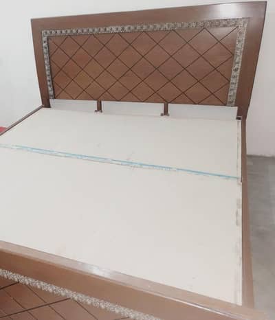 king size wooden bed very strong frame . slightly used condition 9/10