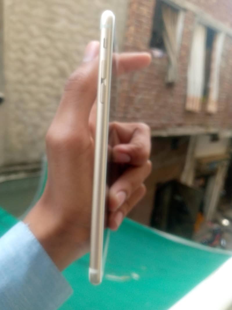 Apple iPhone 6S Plus 2