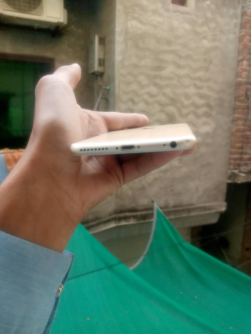 Apple iPhone 6S Plus 4