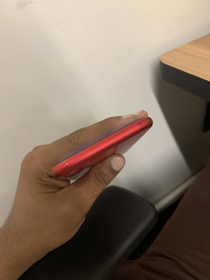 Apple iPhone 11 4