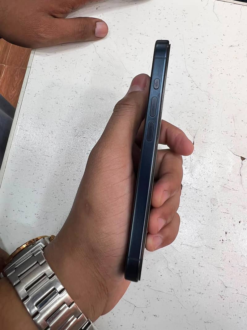 Apple iPhone 15 Pro 2