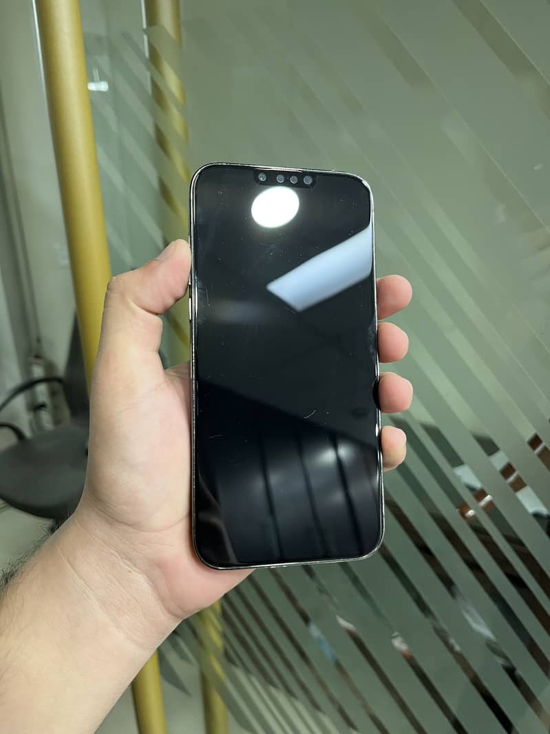 Apple iPhone 13 Pro Max 4