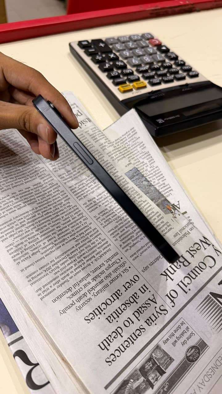 Apple iPhone 16e 2