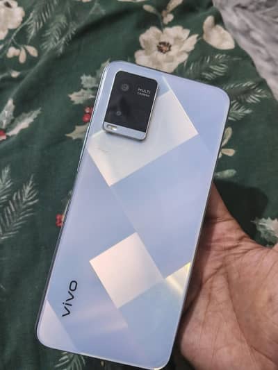 Vivo Y21 4+6 64 condition saf hai ok phone hai lana wale rabbta kre