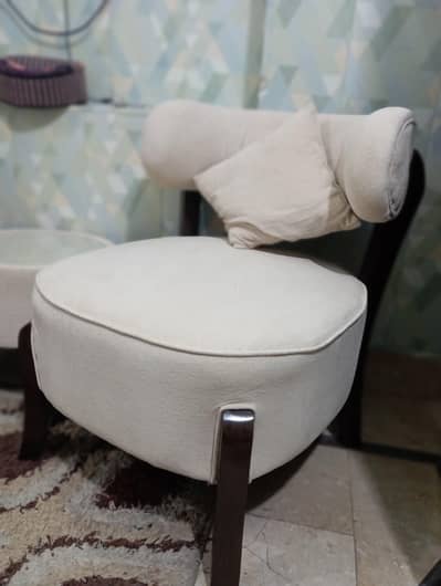 2sofa chairs with small table