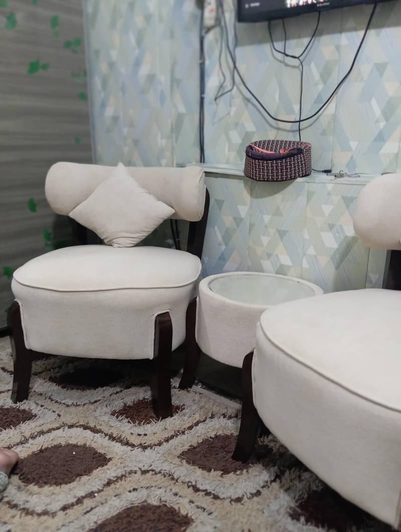 2sofa chairs with small table 1