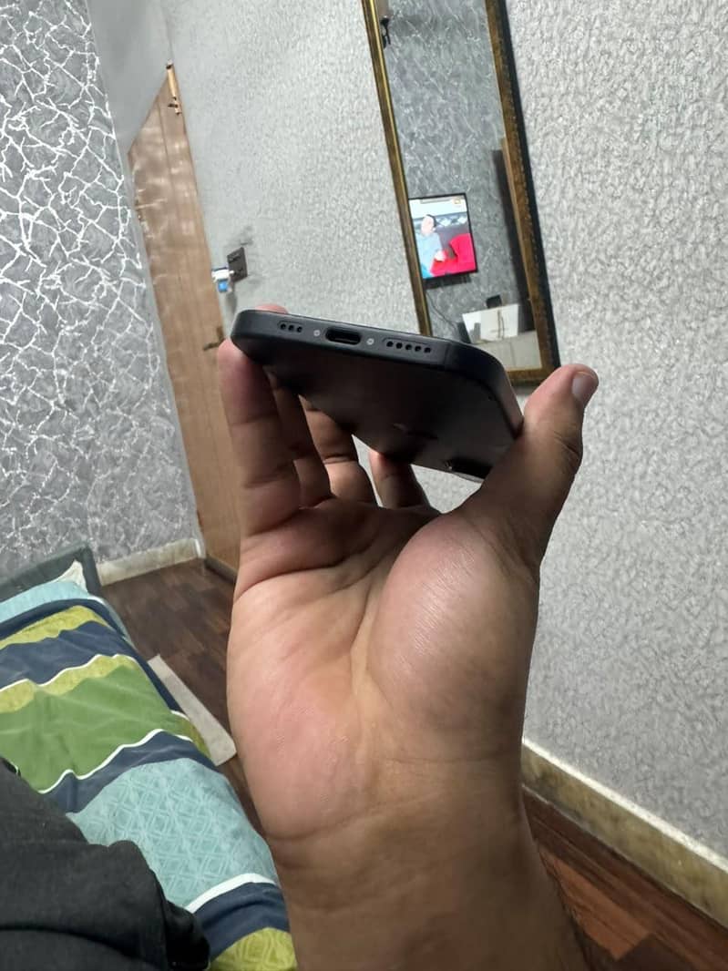 Apple iPhone 15 4