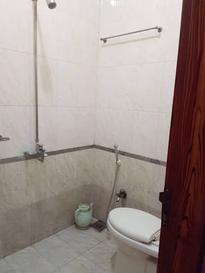 10marla 3beds DD TV lounge kitchen attached baths neat clean upper portion for rent in G 13 3 islamabad