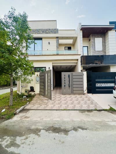 5 Marla Facing Park | Corner House Available For Sale In Lake City Lahore