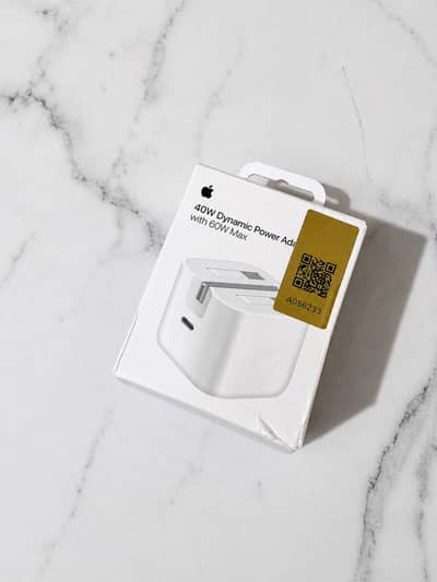 40W Dynamic Power Adapter with 60W max - 3 Pin UK Variant