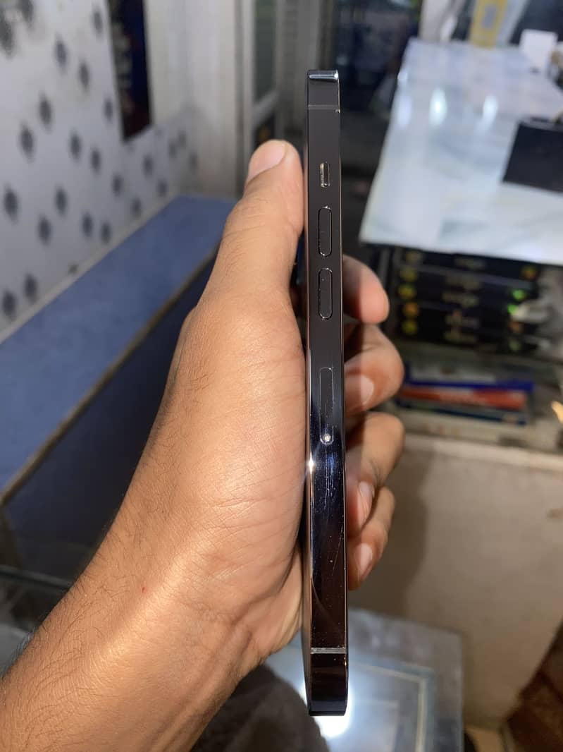 Apple iPhone 13 Pro 2