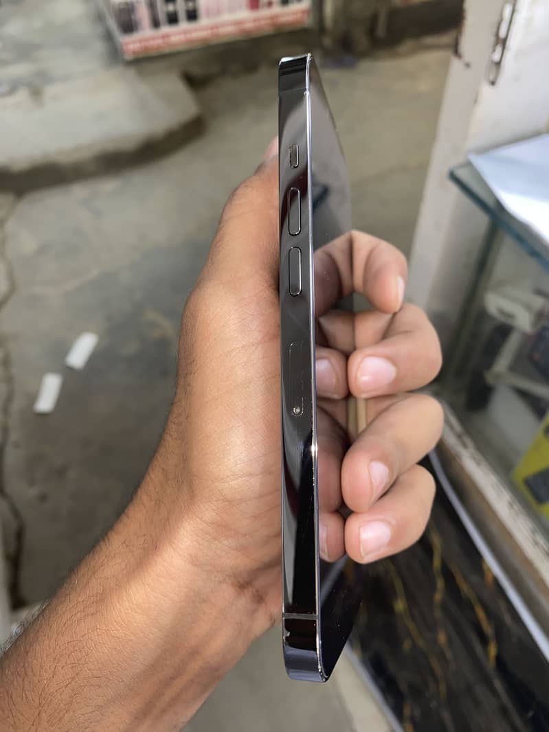 Apple iPhone 13 Pro 3