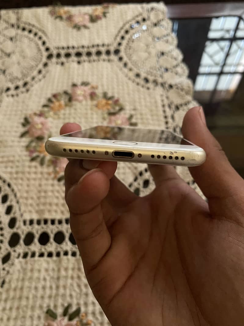 Apple iPhone 7 2