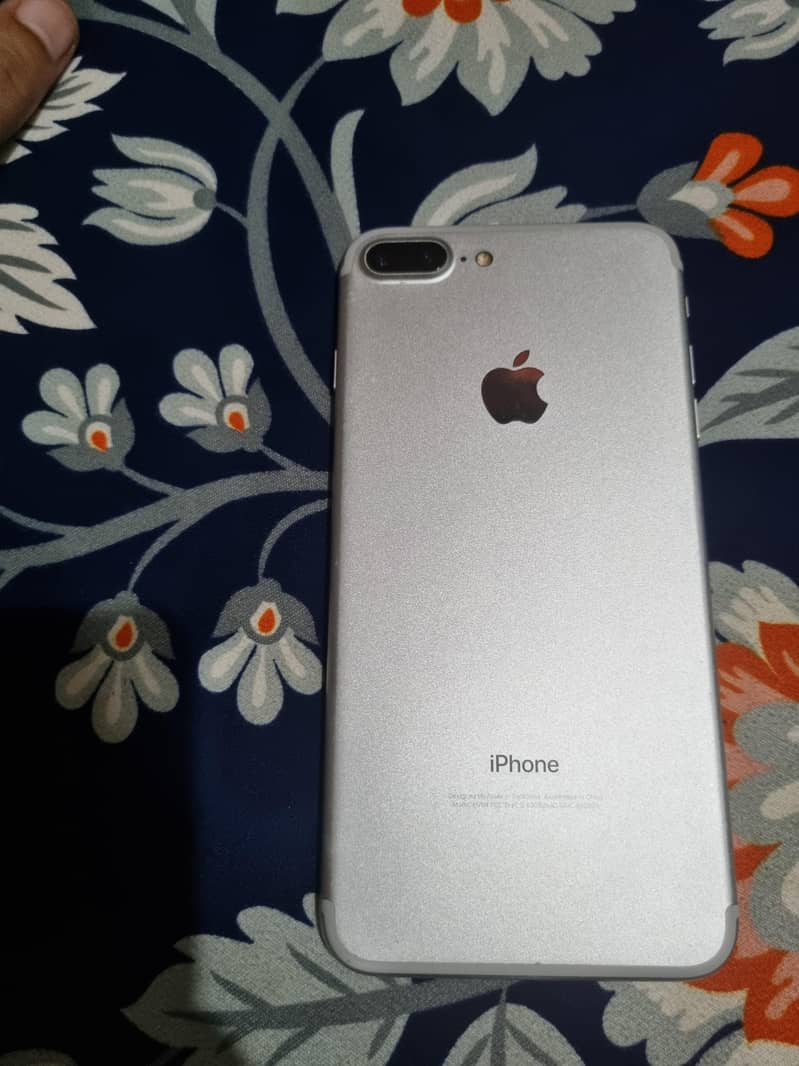 Apple iPhone 7 Plus 1