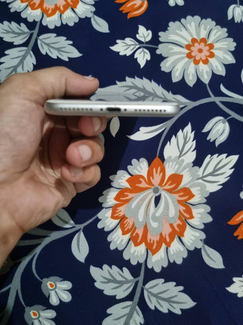 Apple iPhone 7 Plus 4