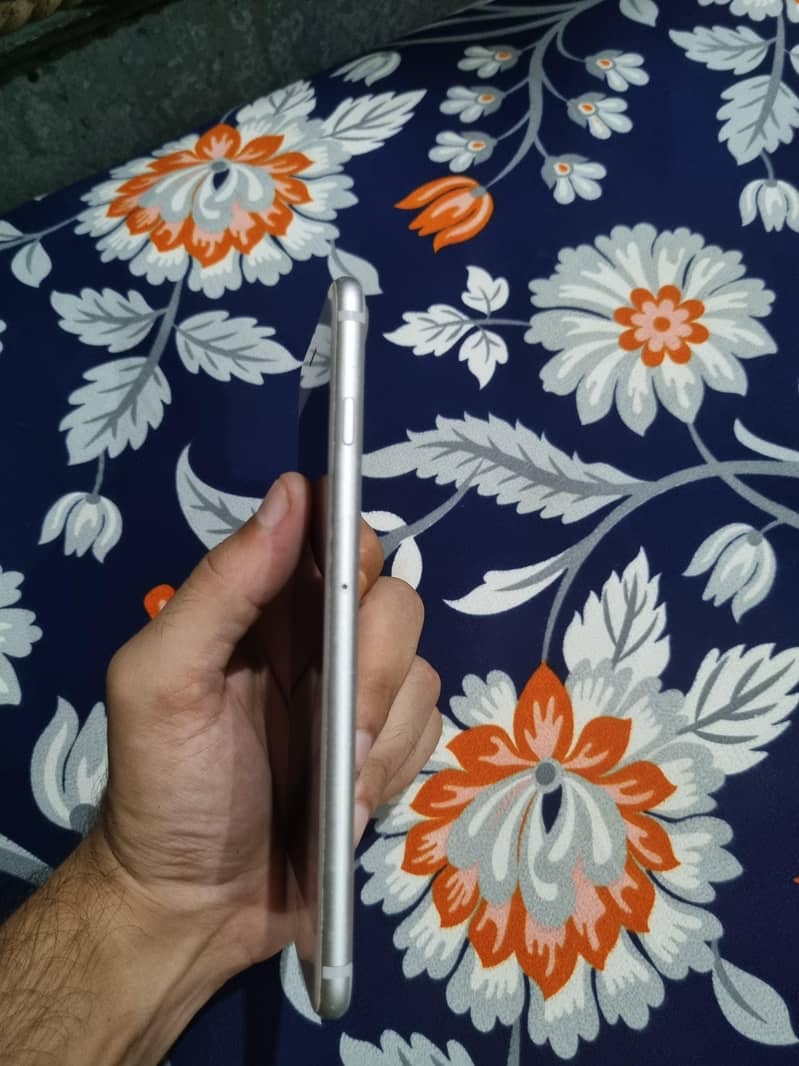 Apple iPhone 7 Plus 5