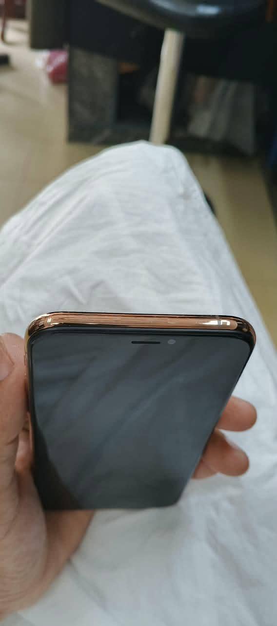 Apple iPhone XS 3
