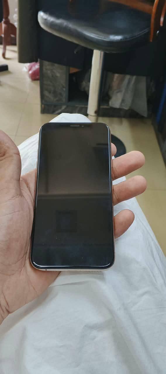 Apple iPhone XS 4