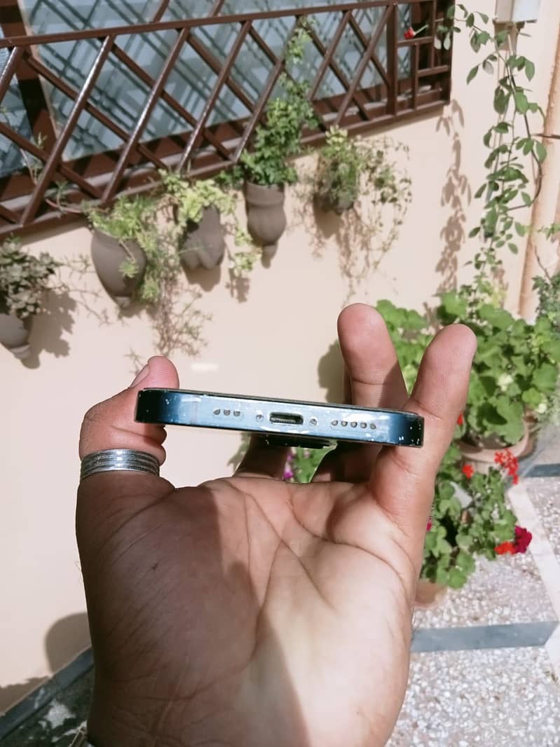 Apple iPhone 13 1
