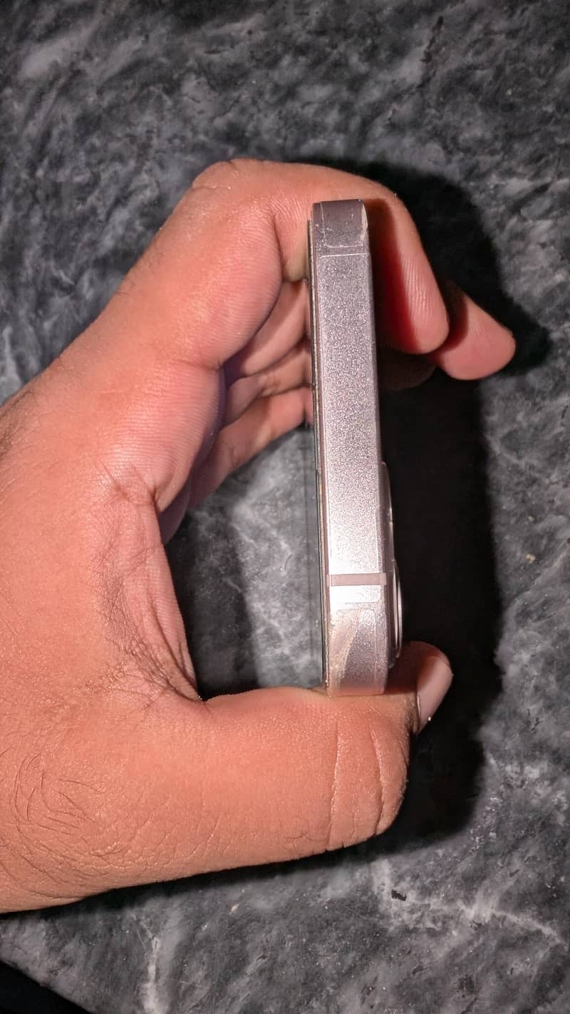 Apple iPhone 13 2