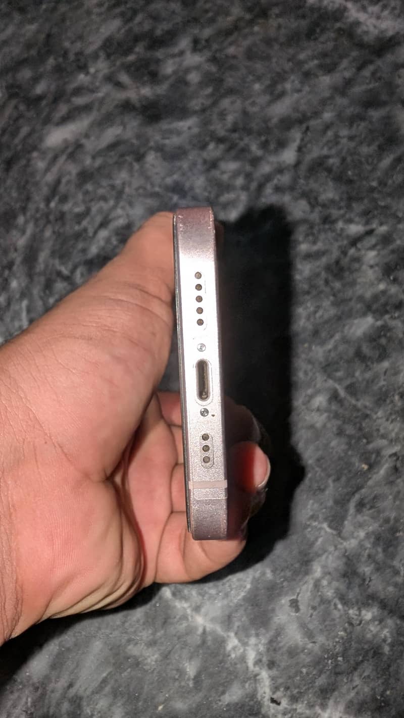 Apple iPhone 13 4
