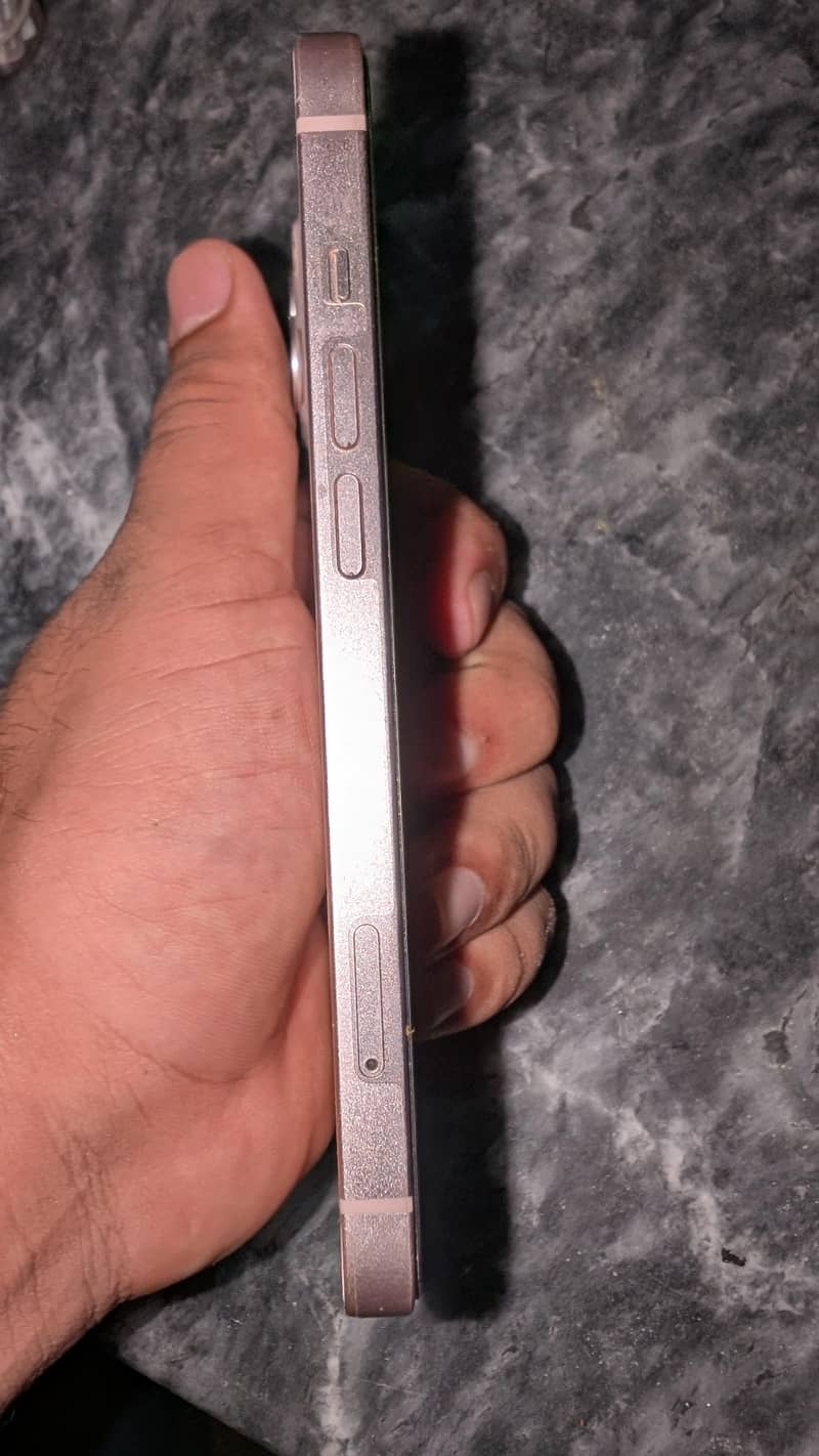 Apple iPhone 13 5