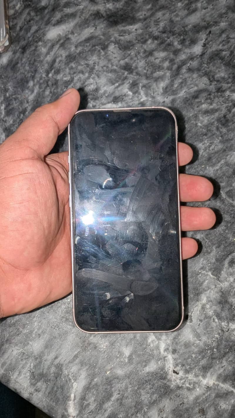 Apple iPhone 13 6